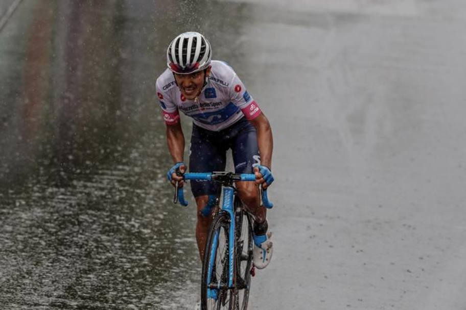 E a sorpresa il pi veloce di tutti viene dall’Ecuador: Richard Carapaz sotto il diluvio fa sua l’ottava tappa del Giro. Bettini 